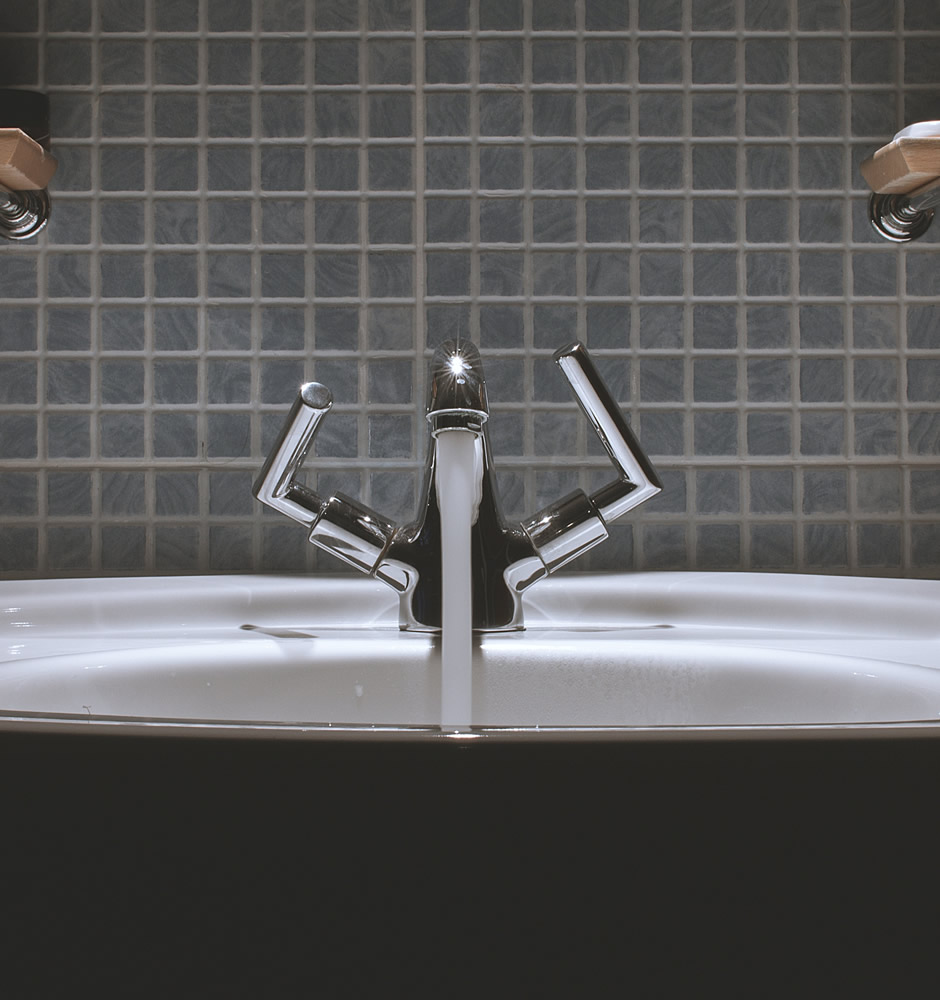 Faucet and bathroom sink